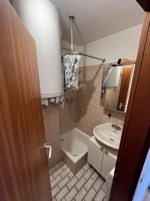 Kleines Apartment Im Zentrum Von Wuerzburg Eksteriør billede
